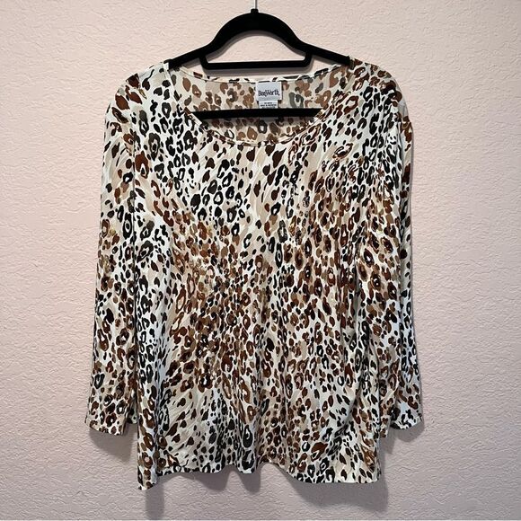 NWOT. Animal Print top. Size Medium. - Picture 1 of 5